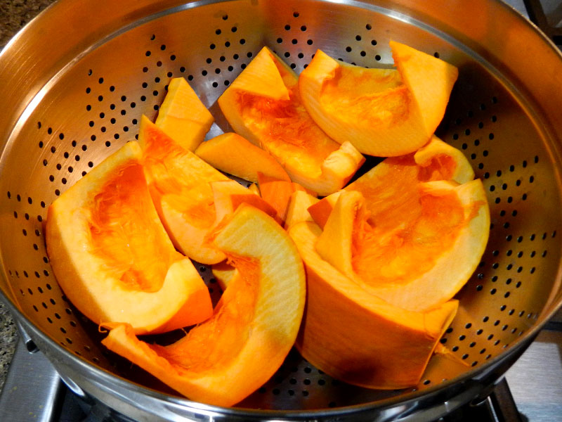 /images/in-the-kitchen-cooking-pumpkin/pnkncooksteamed.jpg