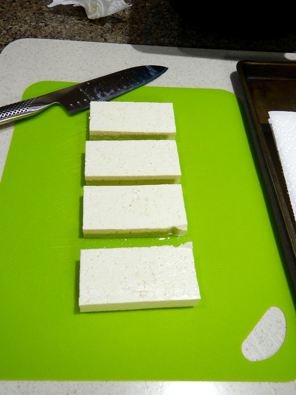 /images/in-the-kitchen-tofu/presstofucut2.jpg
