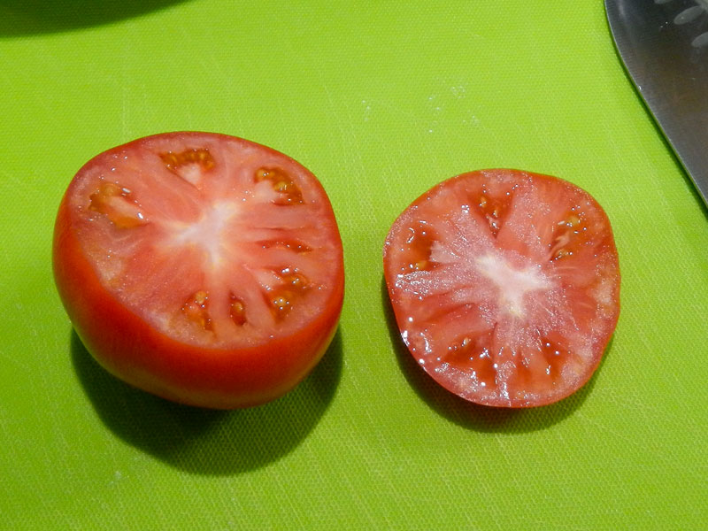 /images/in-the-kitchen-tomatoes/tomatoesdrycut1.jpg