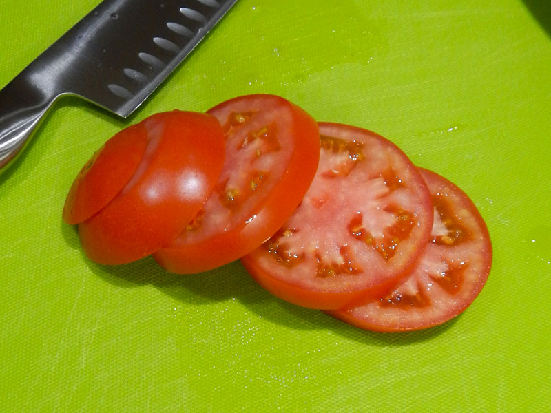 /images/in-the-kitchen-tomatoes/tomatoesdrycut2.jpg