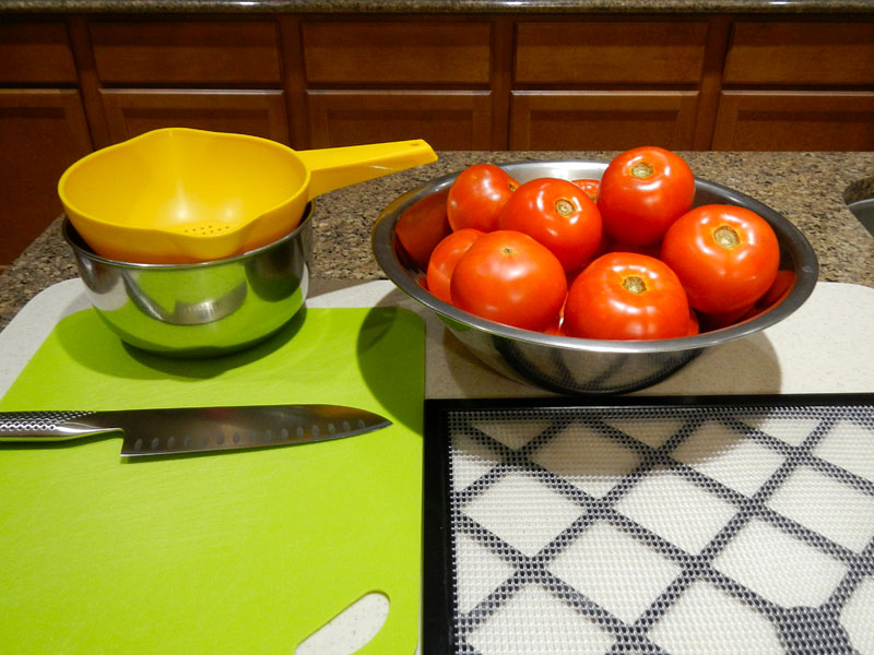 /images/in-the-kitchen-tomatoes/tomatoesdrysetup.jpg