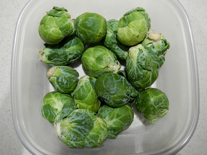 /images/roasted-brussels-sprouts/brusselfresh.jpg